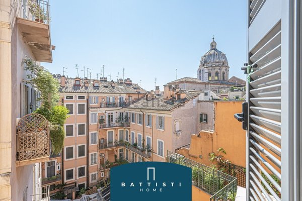 appartamento in vendita a Roma in zona Rione Regola