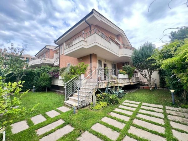 casa indipendente in vendita a Roma in zona Mezzocammino