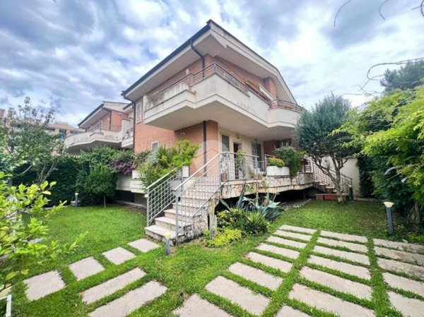 casa indipendente in vendita a Roma in zona Mezzocammino