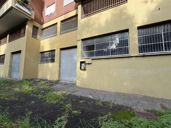 locale commerciale in vendita a Roma in zona Casalotti