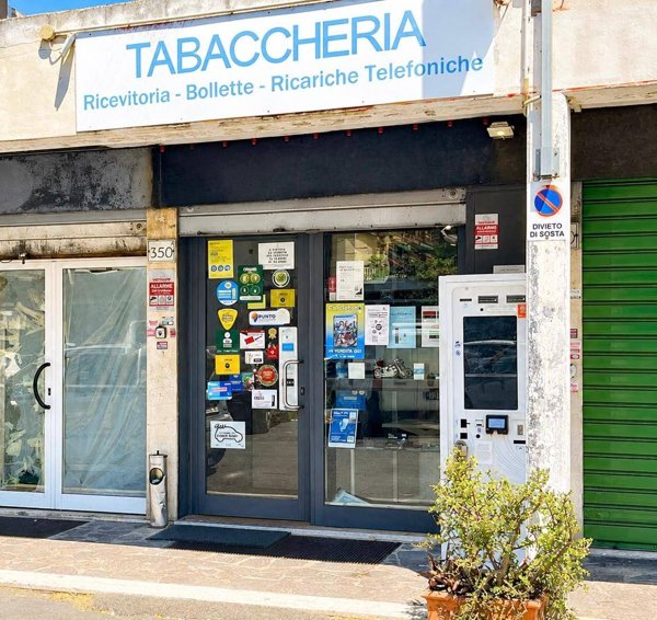 negozio in vendita a Roma in zona Ostia