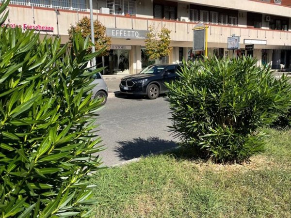 negozio in vendita a Roma in zona Collatino