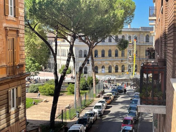appartamento in vendita a Roma in zona Rione Monti/Campitelli