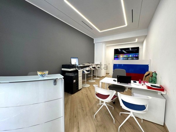 ufficio in vendita a Roma in zona Appio Latino