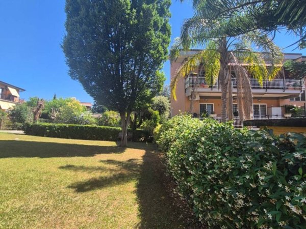 appartamento in vendita a Roma in zona Corviale
