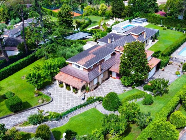 casa indipendente in vendita a Roma in zona Massimina/Casal Lumbroso