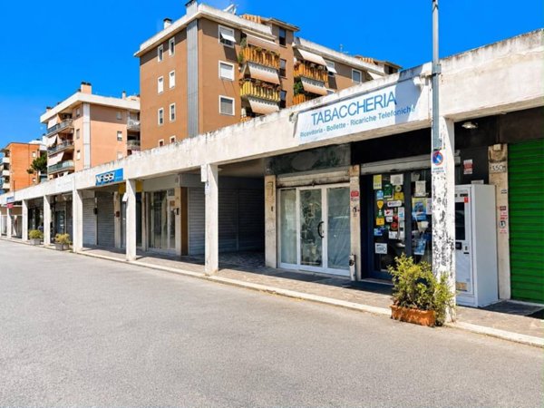 negozio in vendita a Roma in zona Ostia