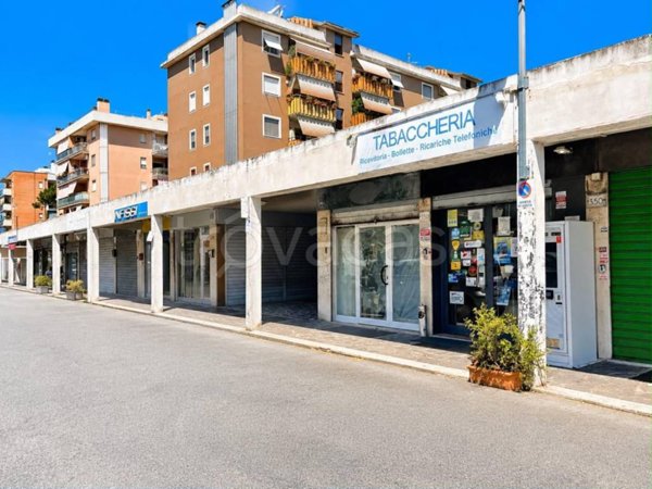 negozio in vendita a Roma in zona Ostia