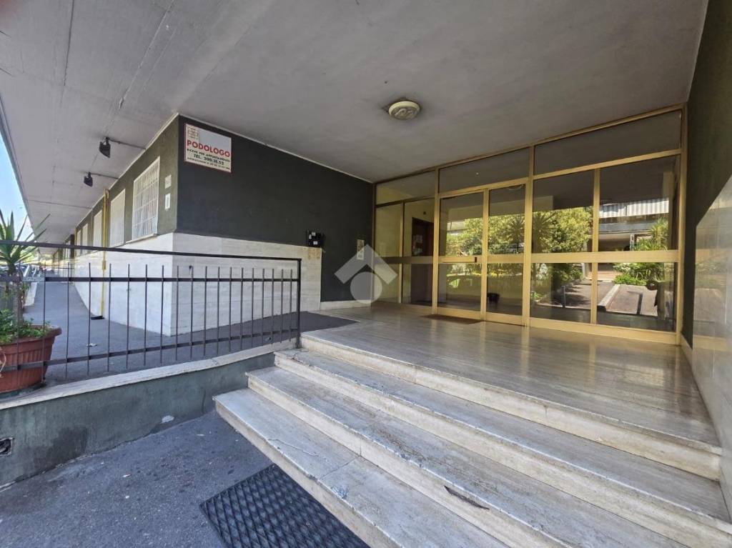 ufficio in vendita a Roma in zona Tor Bella Monaca