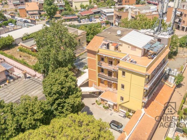 intera palazzina in vendita a Roma in zona Romanina