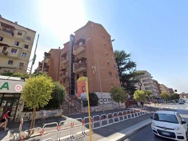 appartamento in vendita a Roma in zona Appio Claudio