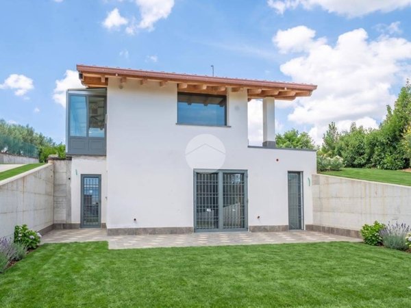 casa indipendente in vendita a Roma in zona Finocchio