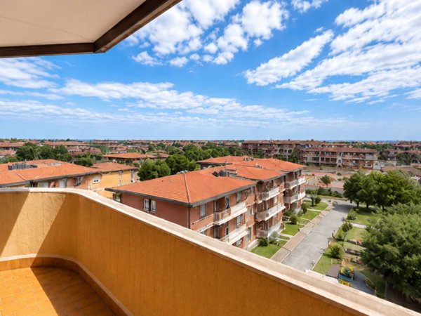 appartamento in vendita a Roma in zona Vitinia