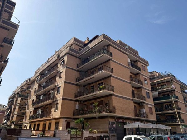 appartamento in vendita a Roma in zona Ostia