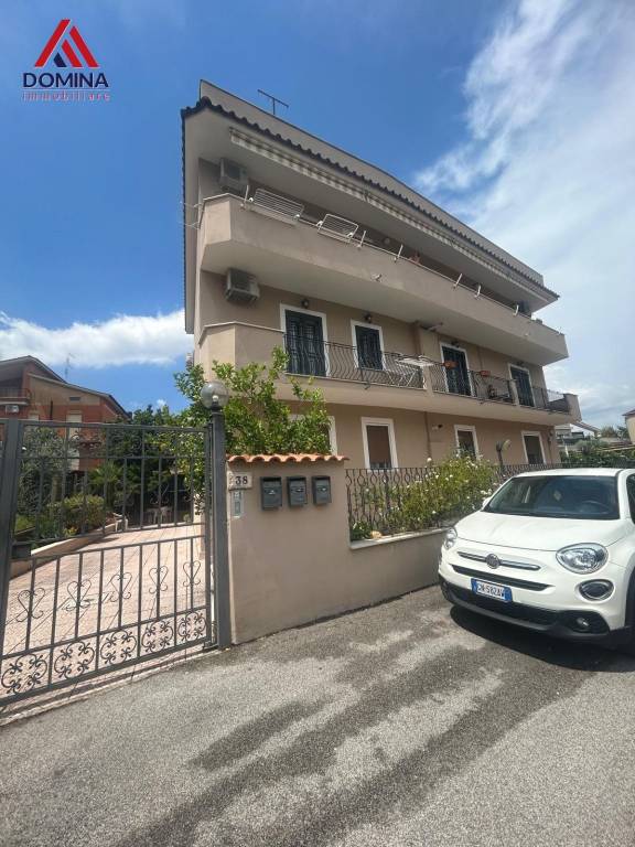appartamento in vendita a Roma in zona Castelverde