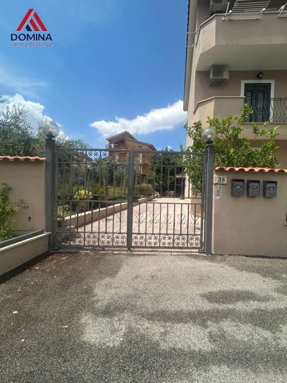 appartamento in vendita a Roma in zona Castelverde