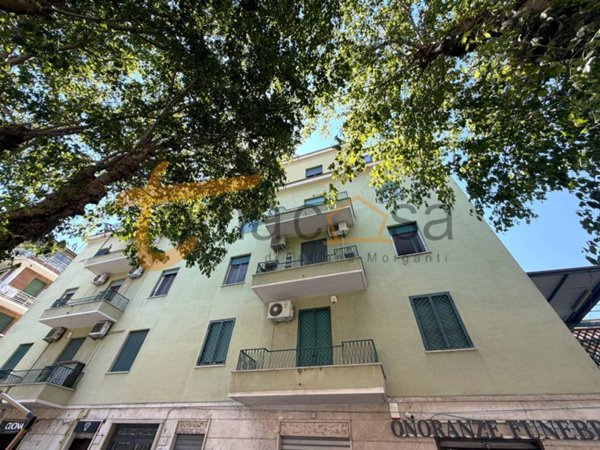 negozio in vendita a Roma in zona Tuscolano