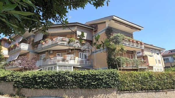 appartamento in vendita a Roma in zona Tre Pini - Poggio dei Fiori