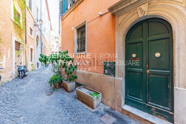 appartamento in vendita a Roma in zona Parione/Sant'Eustachio