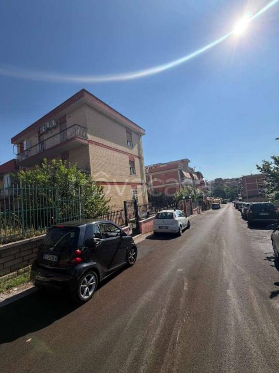 appartamento in vendita a Roma in zona Ponte di Nona