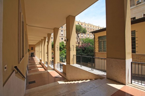 appartamento in vendita a Roma in zona Ardeatino