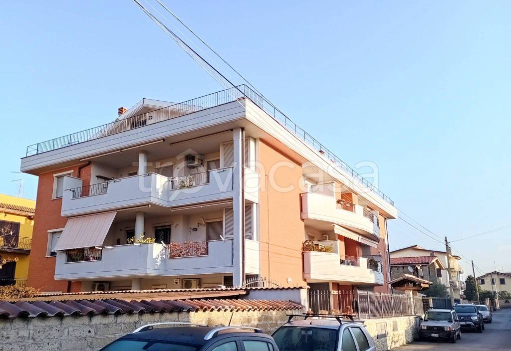 appartamento in vendita a Roma in zona Torre Gaia