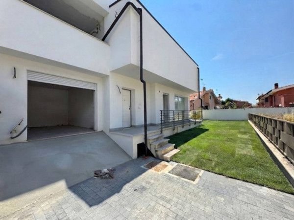 casa indipendente in vendita a Roma in zona Infernetto