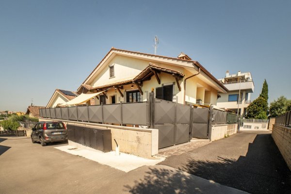 casa indipendente in vendita a Roma in zona Castelverde