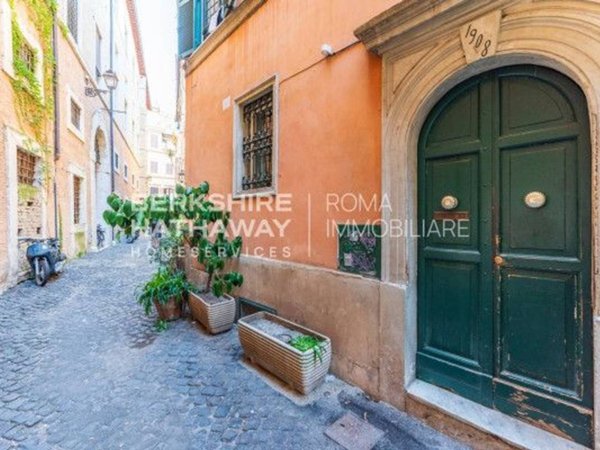 appartamento in vendita a Roma in zona Parione/Sant'Eustachio