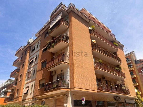 appartamento in vendita a Roma in zona Appio Latino