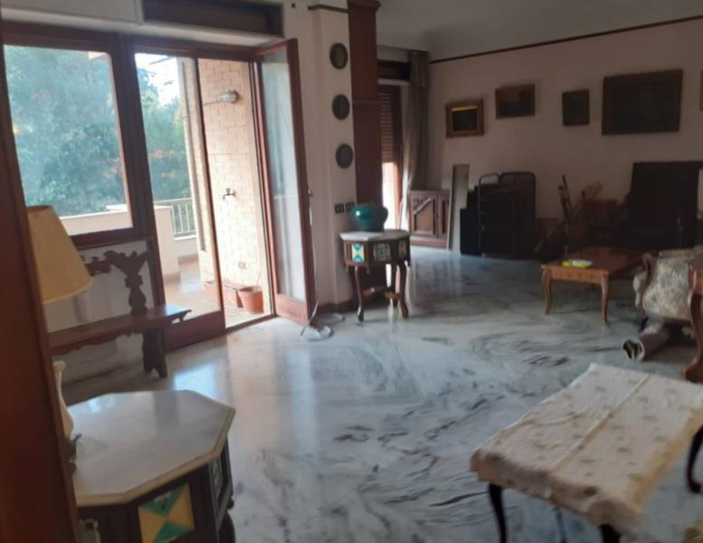 appartamento in vendita a Roma in zona Tomba di Nerone