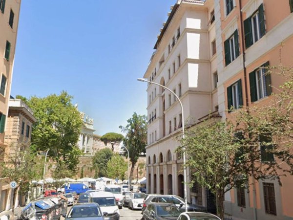 appartamento in vendita a Roma in zona Appio Latino