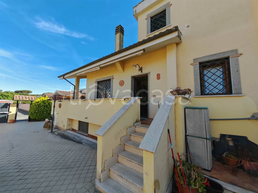 casa indipendente in vendita a Roma in zona Infernetto