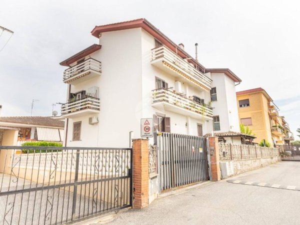 appartamento in vendita a Roma in zona Castelverde