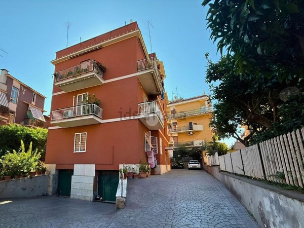 appartamento in vendita a Roma in zona Giuliano Dalmata