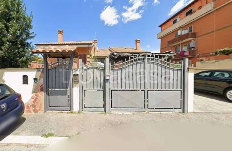 appartamento in vendita a Roma in zona Dragona/Bagnoletto