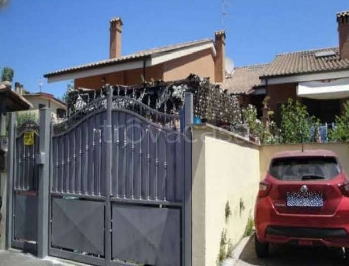 appartamento in vendita a Roma in zona Dragona/Bagnoletto