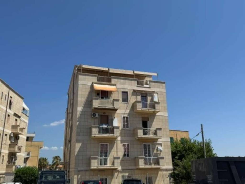 appartamento in vendita a Roma in zona Ostia