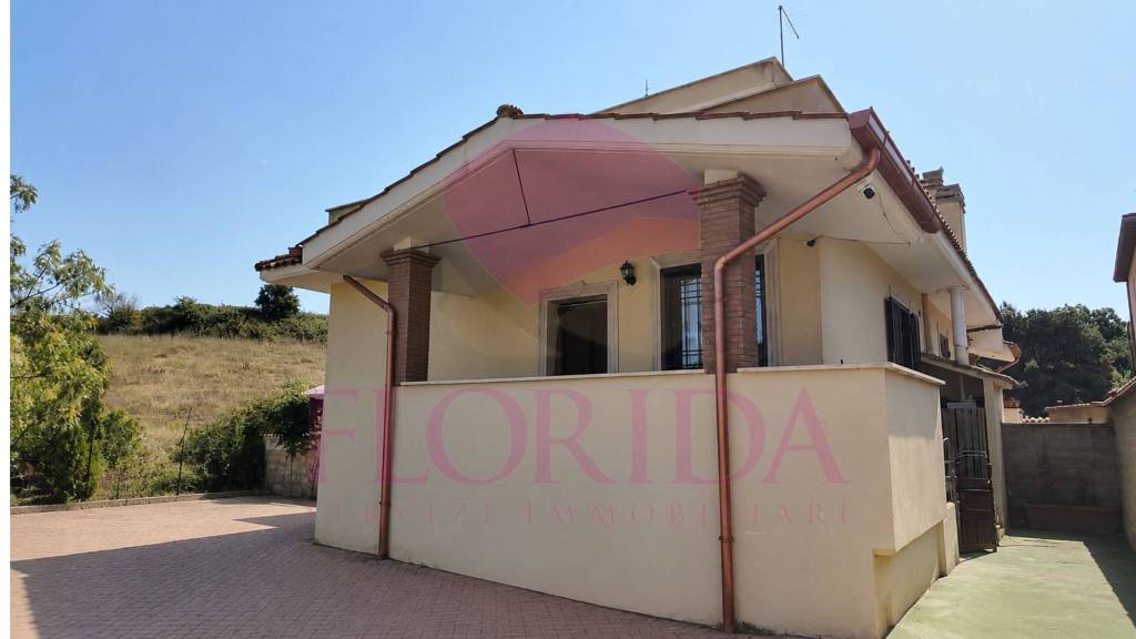 casa indipendente in vendita a Roma in zona Monte Migliore