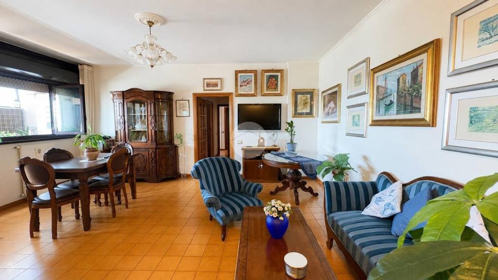 appartamento in vendita a Roma in zona Spinaceto