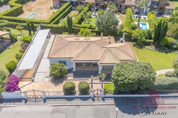 casa indipendente in vendita a Roma in zona Casal Palocco