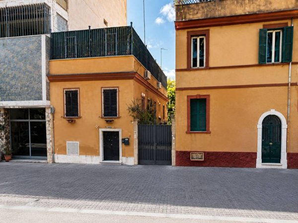 appartamento in vendita a Roma in zona Ostiense