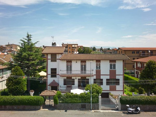 casa indipendente in vendita a Roma