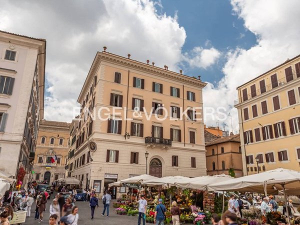 appartamento in vendita a Roma in zona Rione Regola