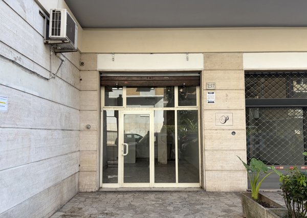 negozio in vendita a Roma in zona Monte Sacro/Talenti