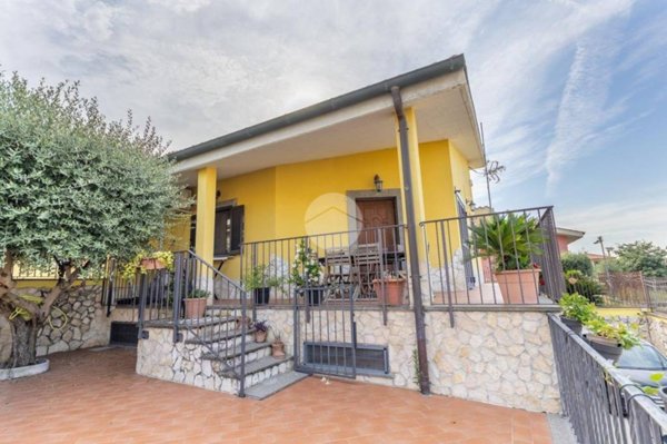 casa indipendente in vendita a Roma
