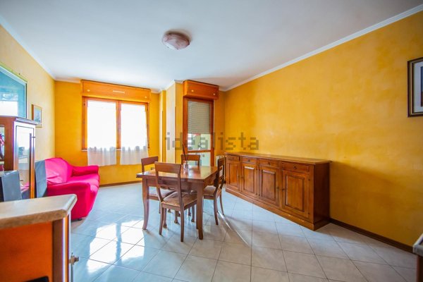 appartamento in vendita a Roma in zona Torre Angela