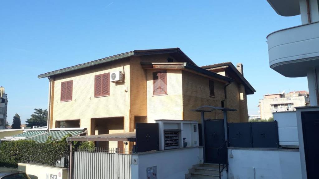 casa indipendente in vendita a Roma in zona Tor Vergata/Torrenova