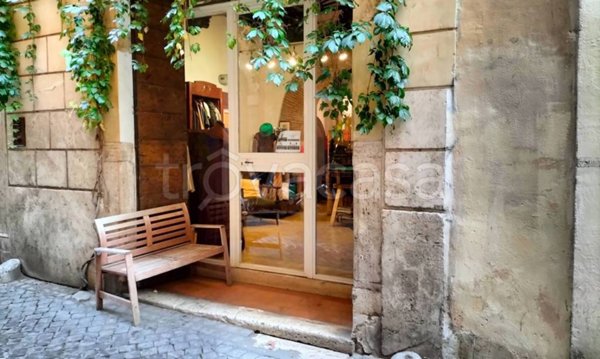 negozio in vendita a Roma in zona Rione Regola