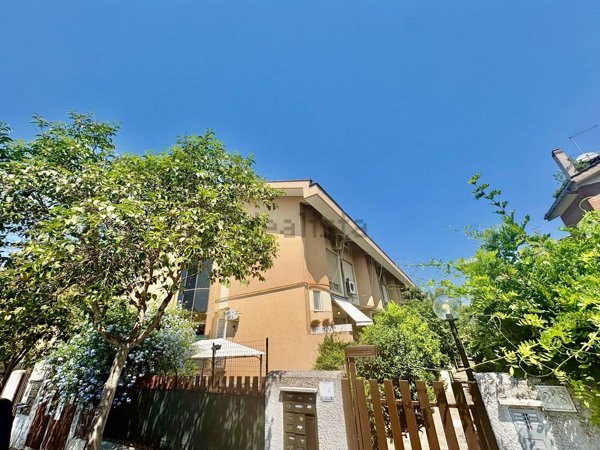 appartamento in vendita a Roma in zona Axa